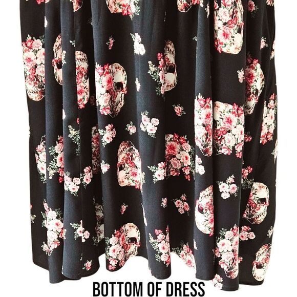 TORRID PLUS Mini Challis Hook & eye Skull, Rose ,Skater dress Size 2X - Picture 10 of 16